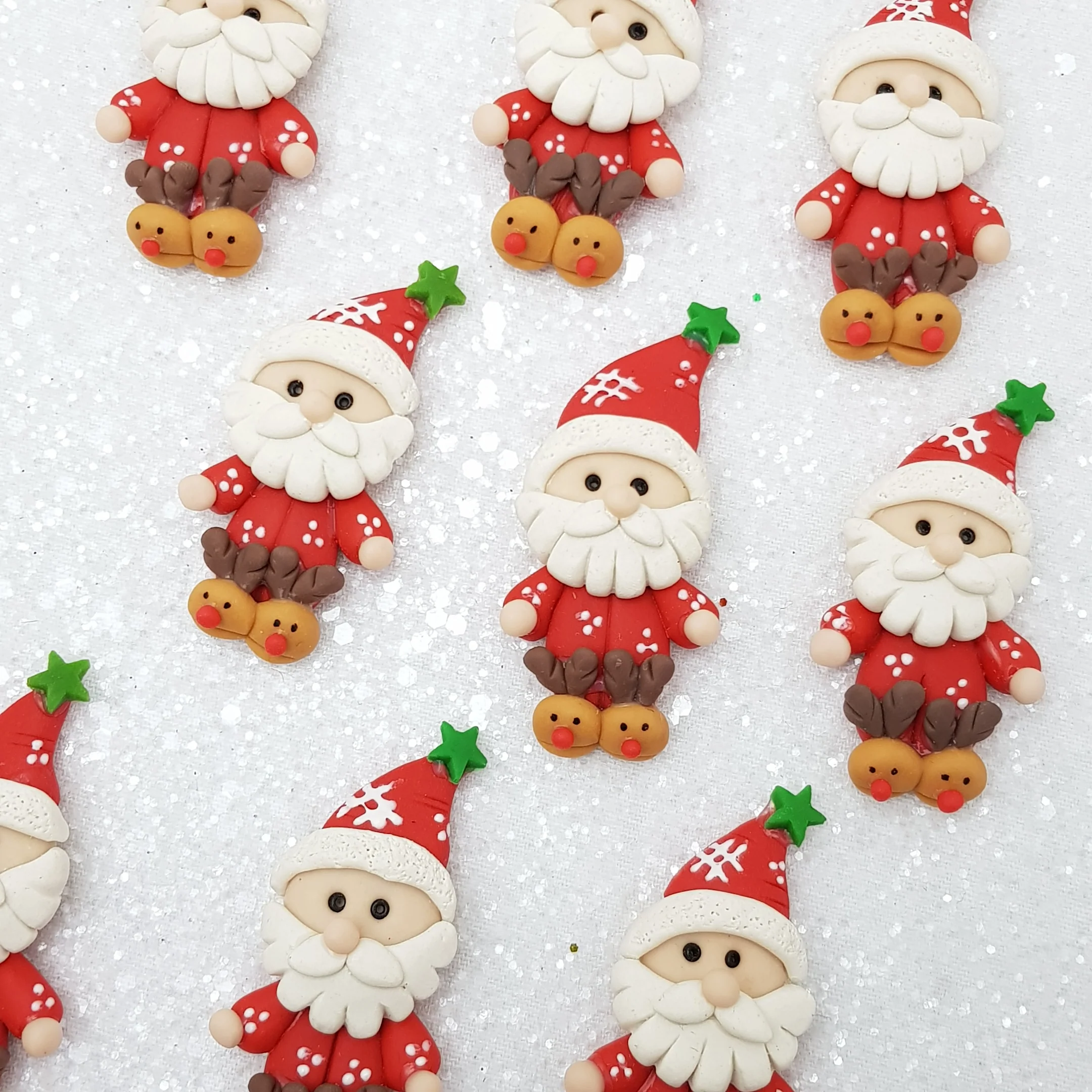 Adorable Christmas Santa - Handmade Flatback Clay Bow Centre