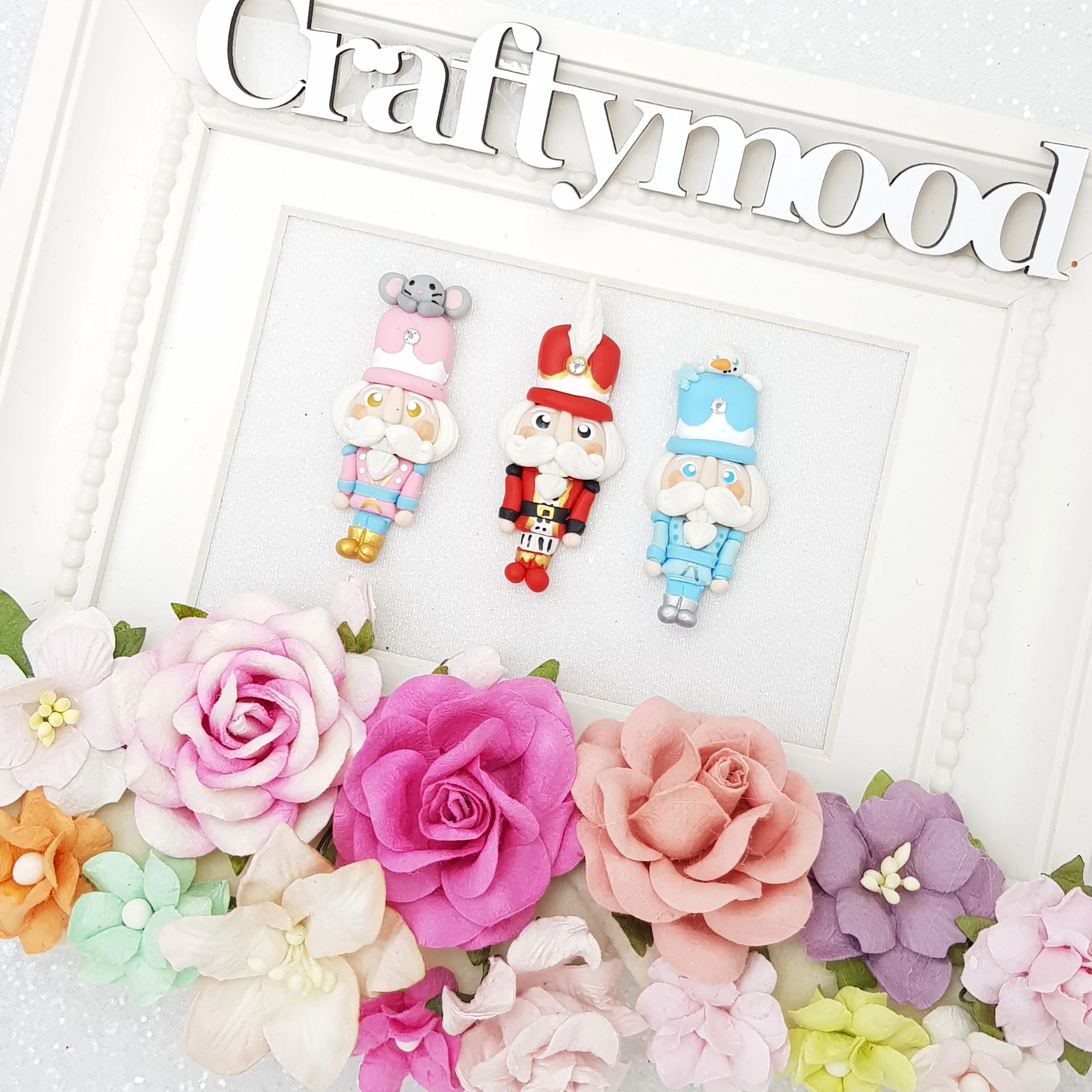 Adorable Christmas wood nutcracker soldier doll - Embellishment Clay Bow Centre - Image 2