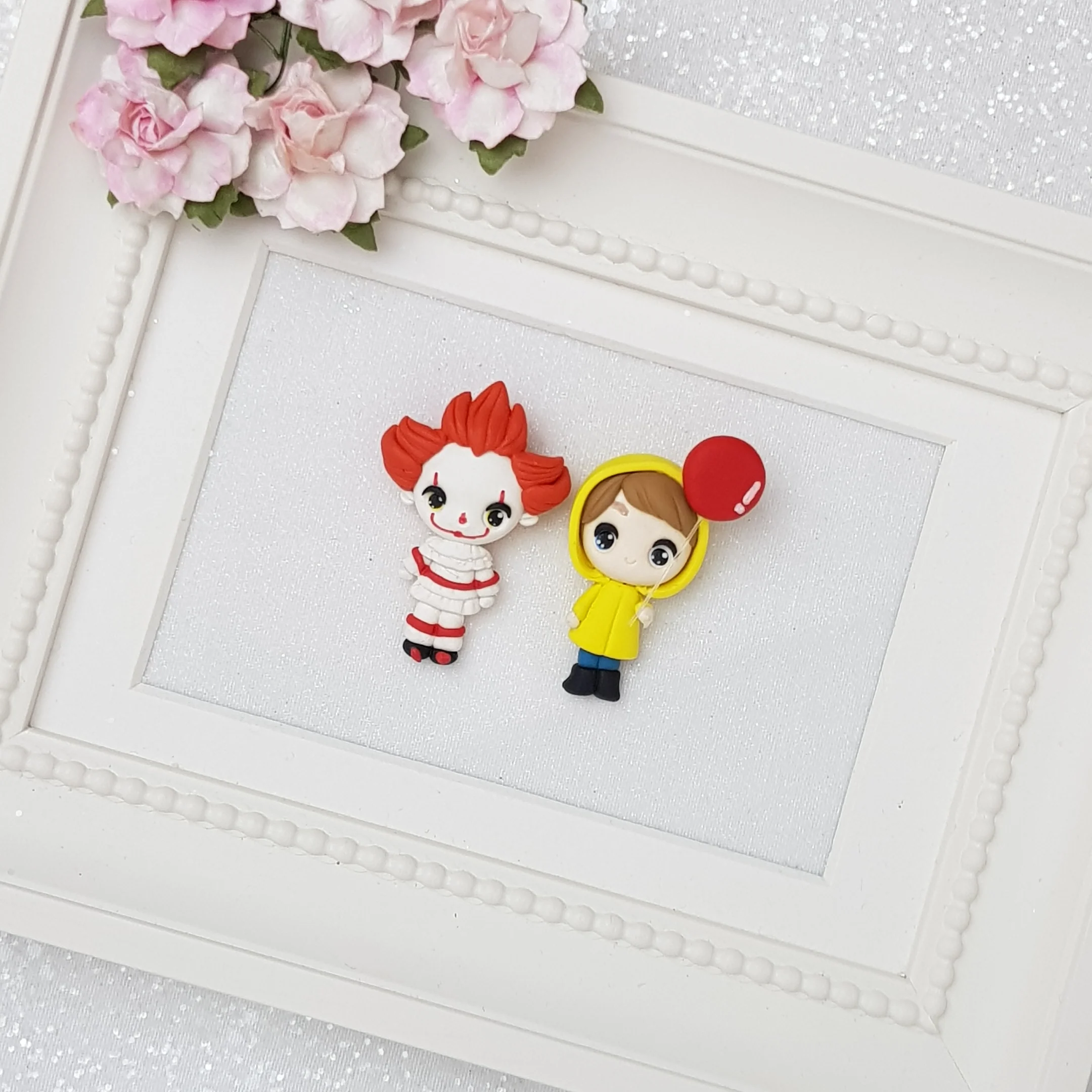 Big Eyes Clown - Handmade Flatback Clay Bow Centre - Image 2