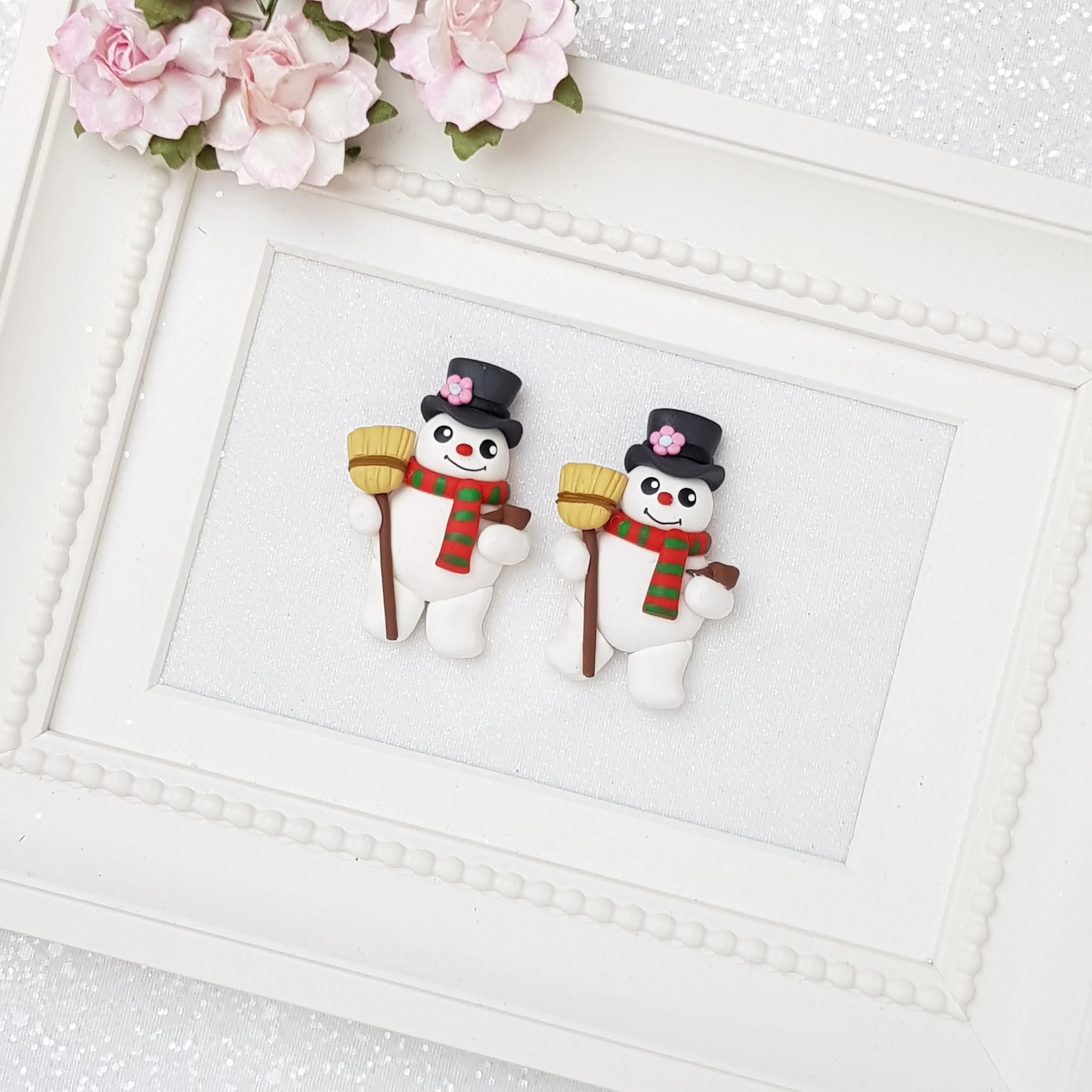Big Eyes Snowman - Handmade Flatback Clay Bow Centre