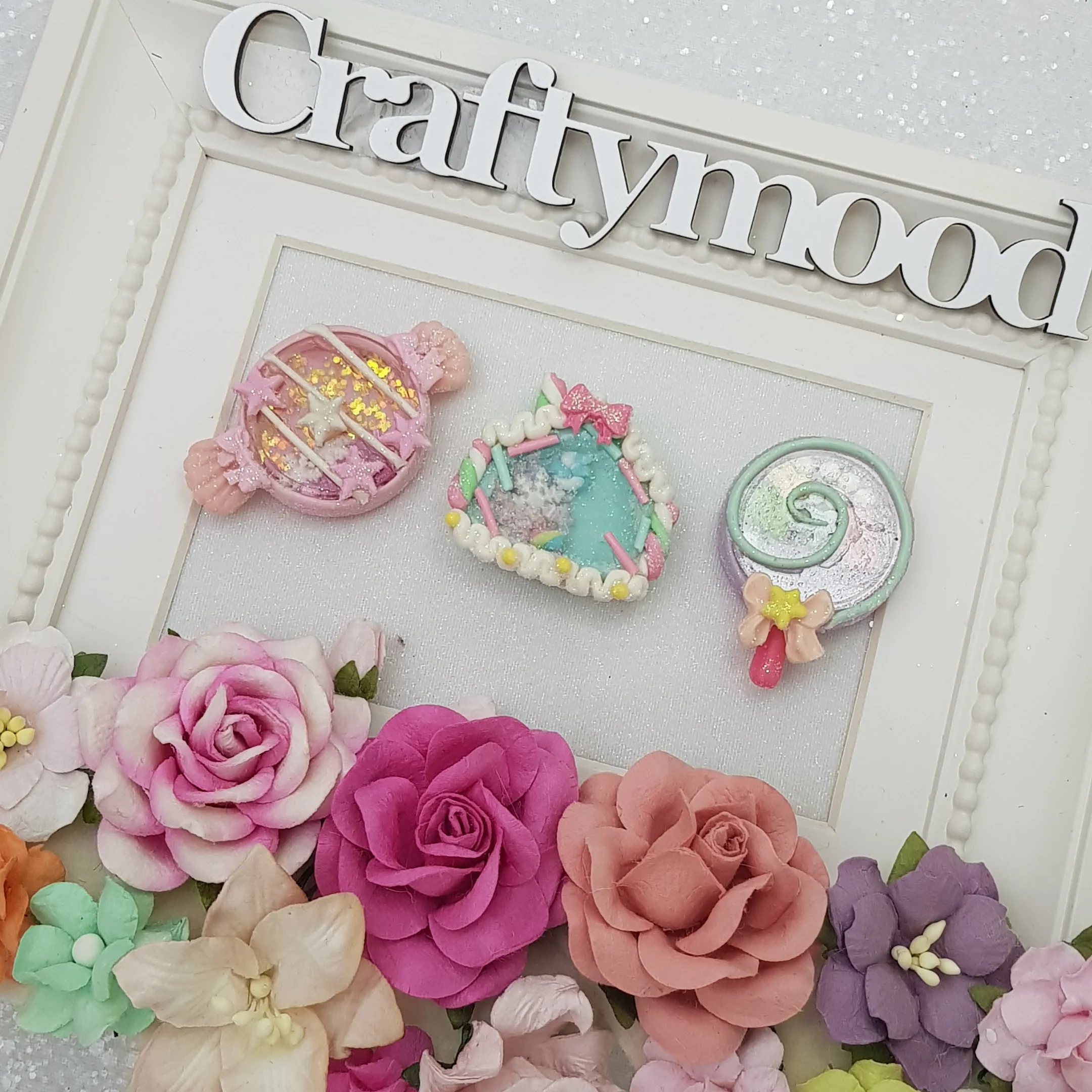 Candy shaker - Embellishment Clay Bow Centre - Image 2