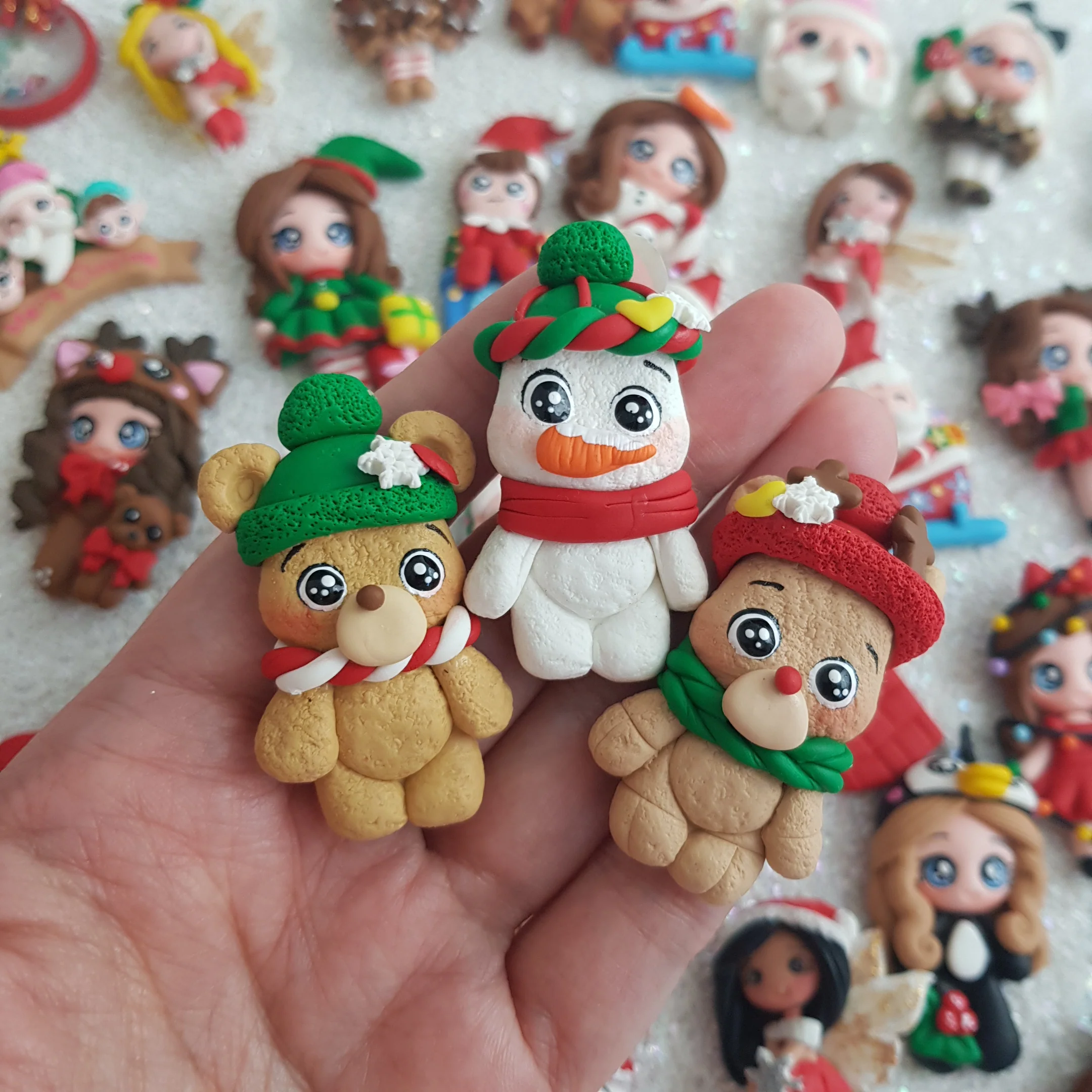 Cute Christmas bear - Handmade Flatback Clay Bow Centre