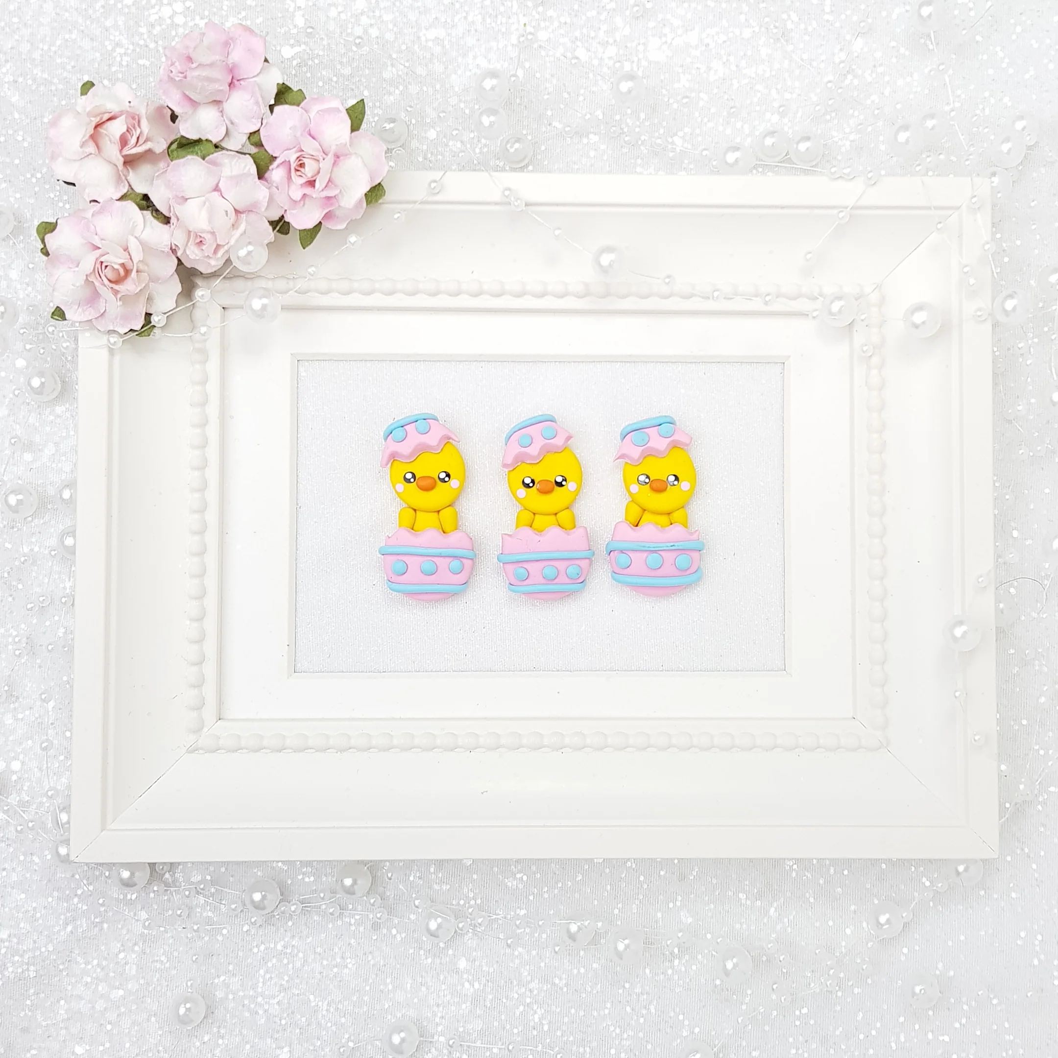 Cute Hatching Chicks - Embellishment Clay Bow Centre