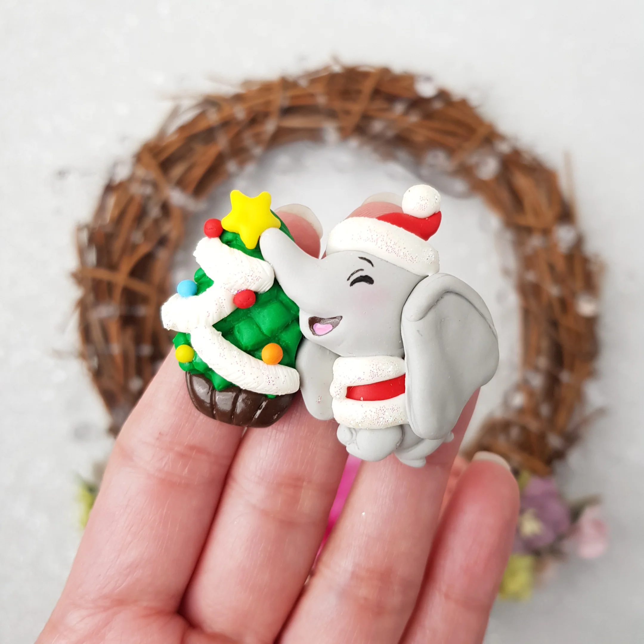 Elephant and Christmas tree - Embellishment Clay Bow Centre