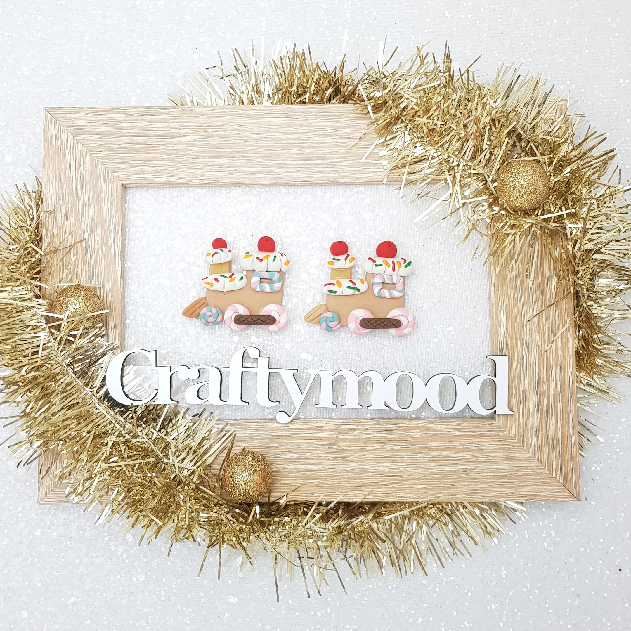 Gingerbread train- Embellishment Clay Bow Centre