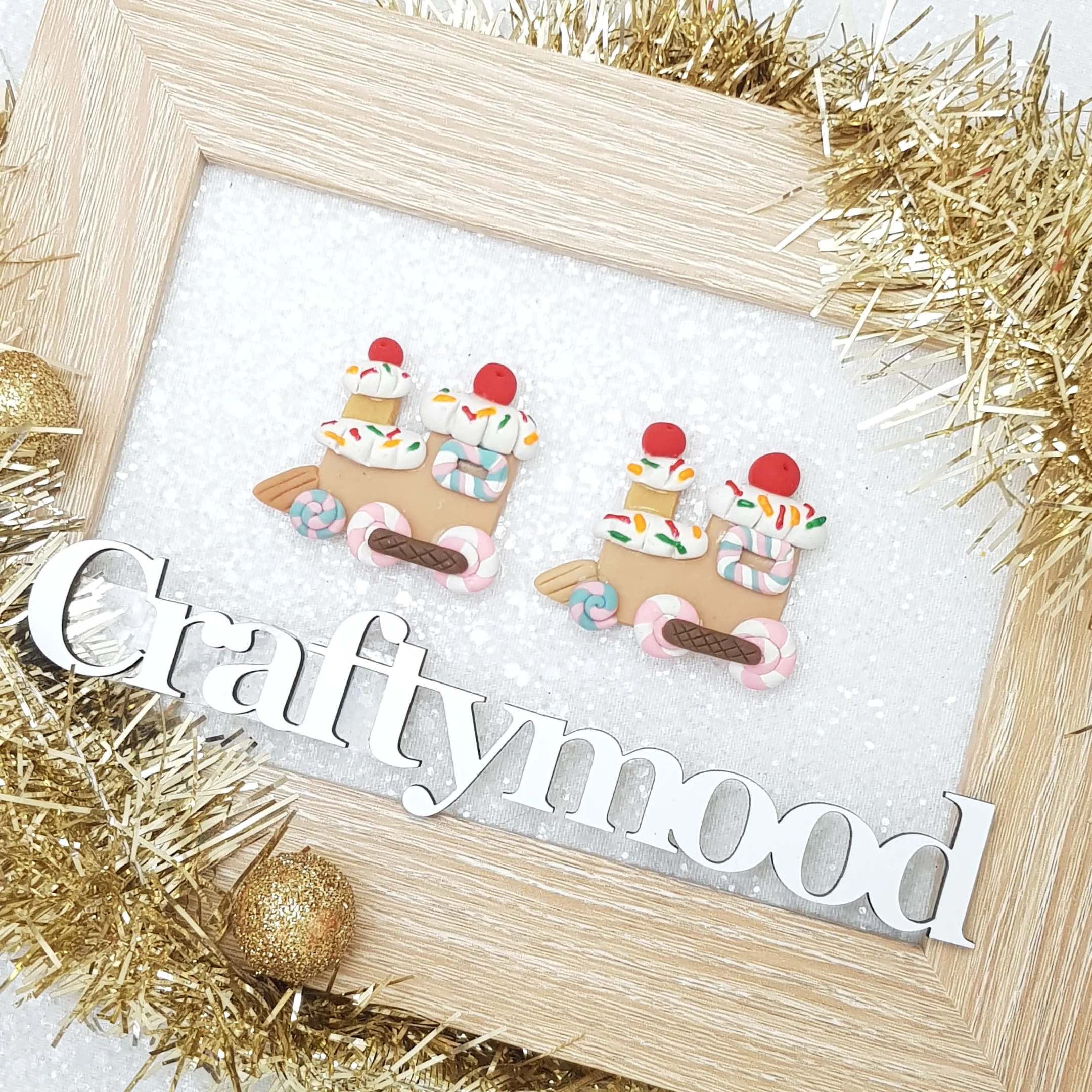 Gingerbread train- Embellishment Clay Bow Centre - Image 2