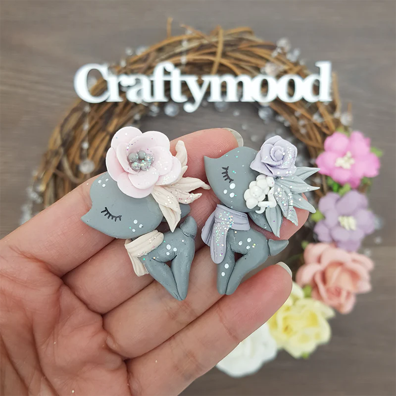 Grey winter reindeer - Embellishment Clay Bow Centre
