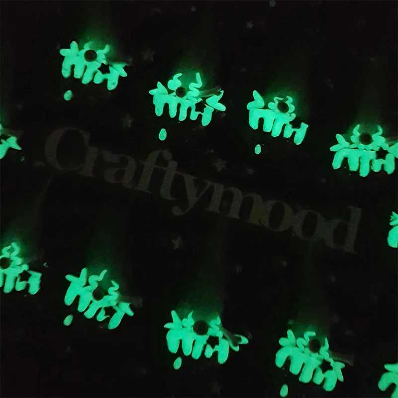Halloween cauldron - glow in the dark - Handmade Flatback Clay Bow Centre - Image 3