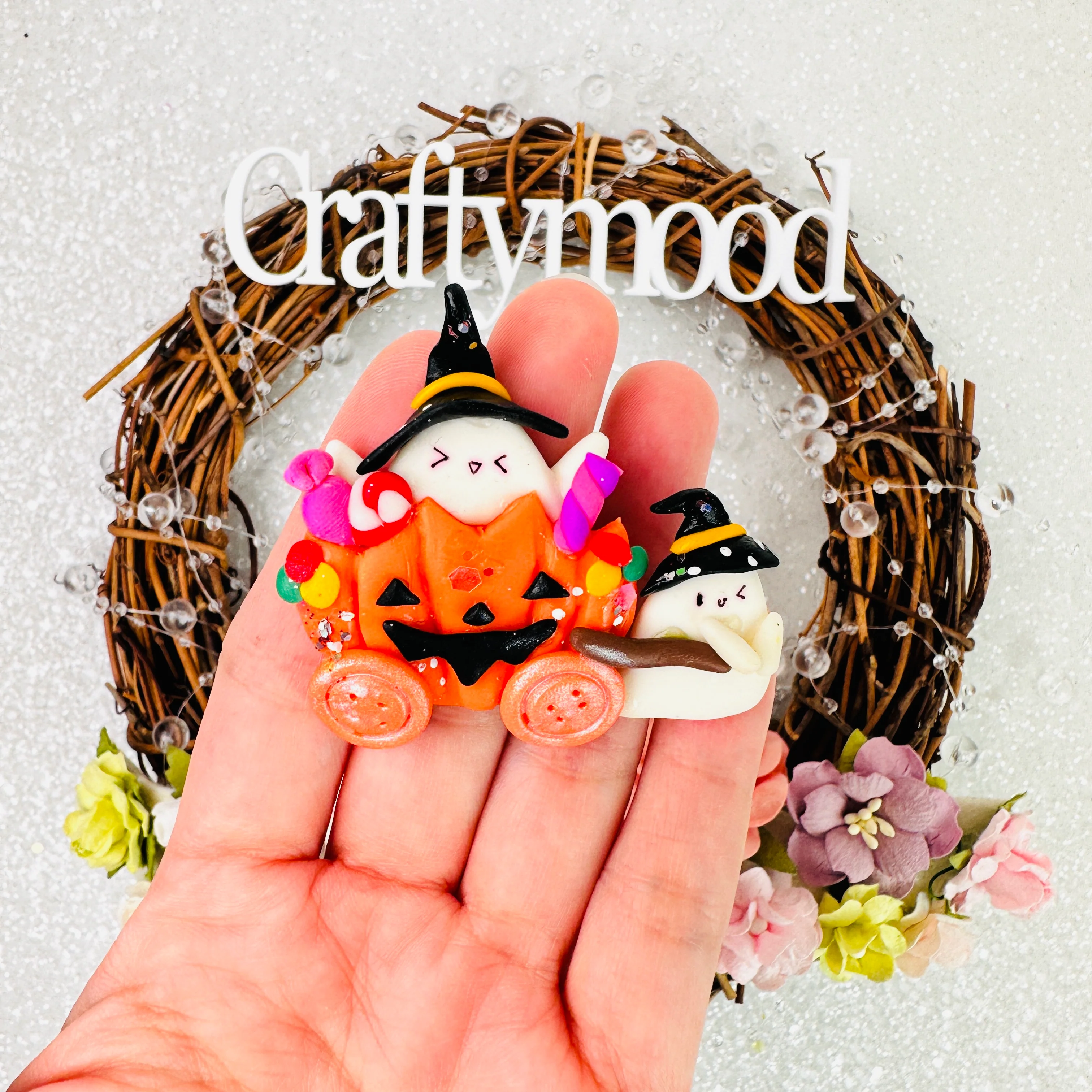 Halloween pumpkin carriage - Embellishment Clay Bow Centre