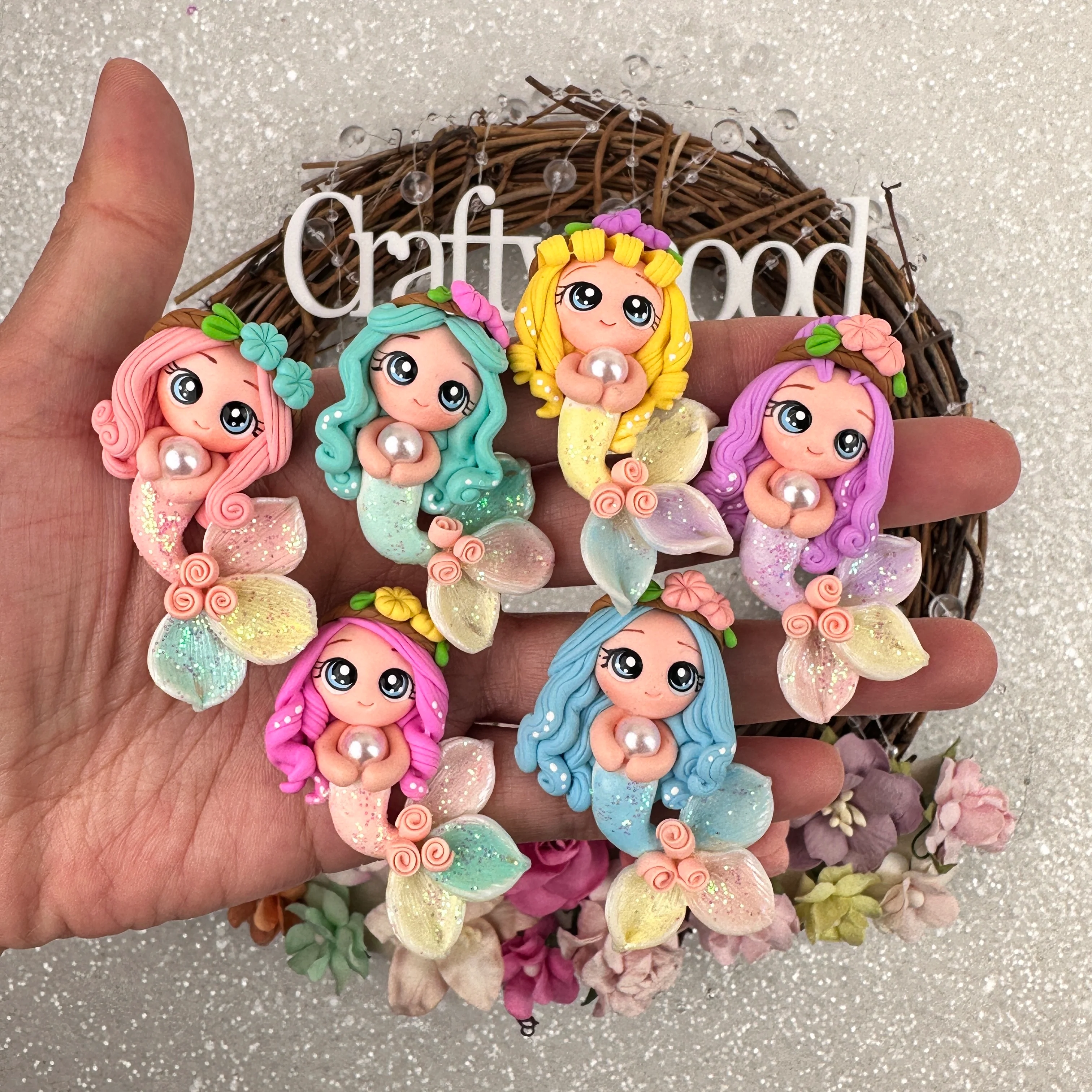Mermaid pearl hug - Embellishment Clay Bow Centre