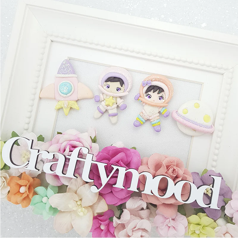 Purple astronauts friends - Embellishment Clay Bow Centre - Image 2