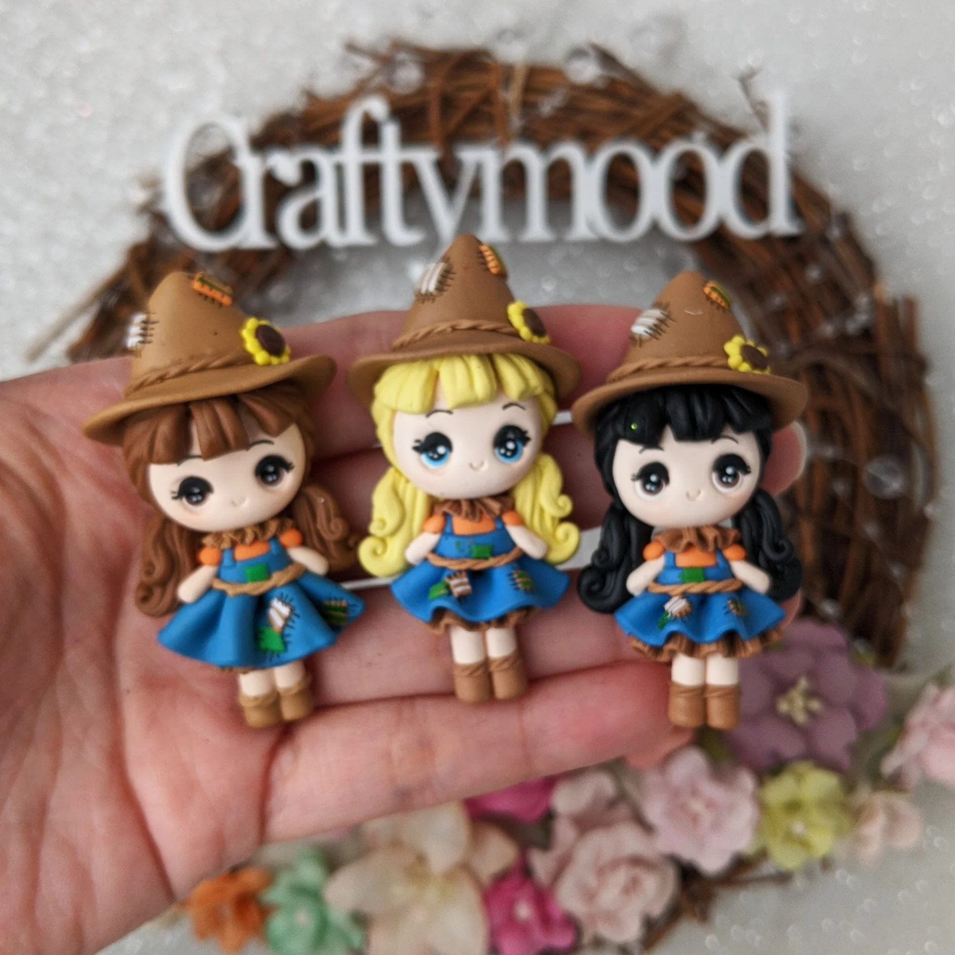 Scarecrow girl sunflower - Embellishment Clay Bow Centre