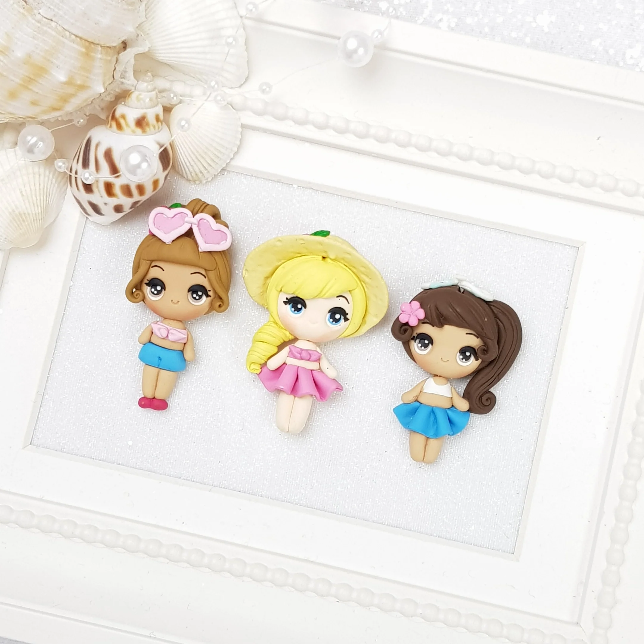 Summer Beach Girls - Handmade Flatback Clay Bow Centre - Image 2