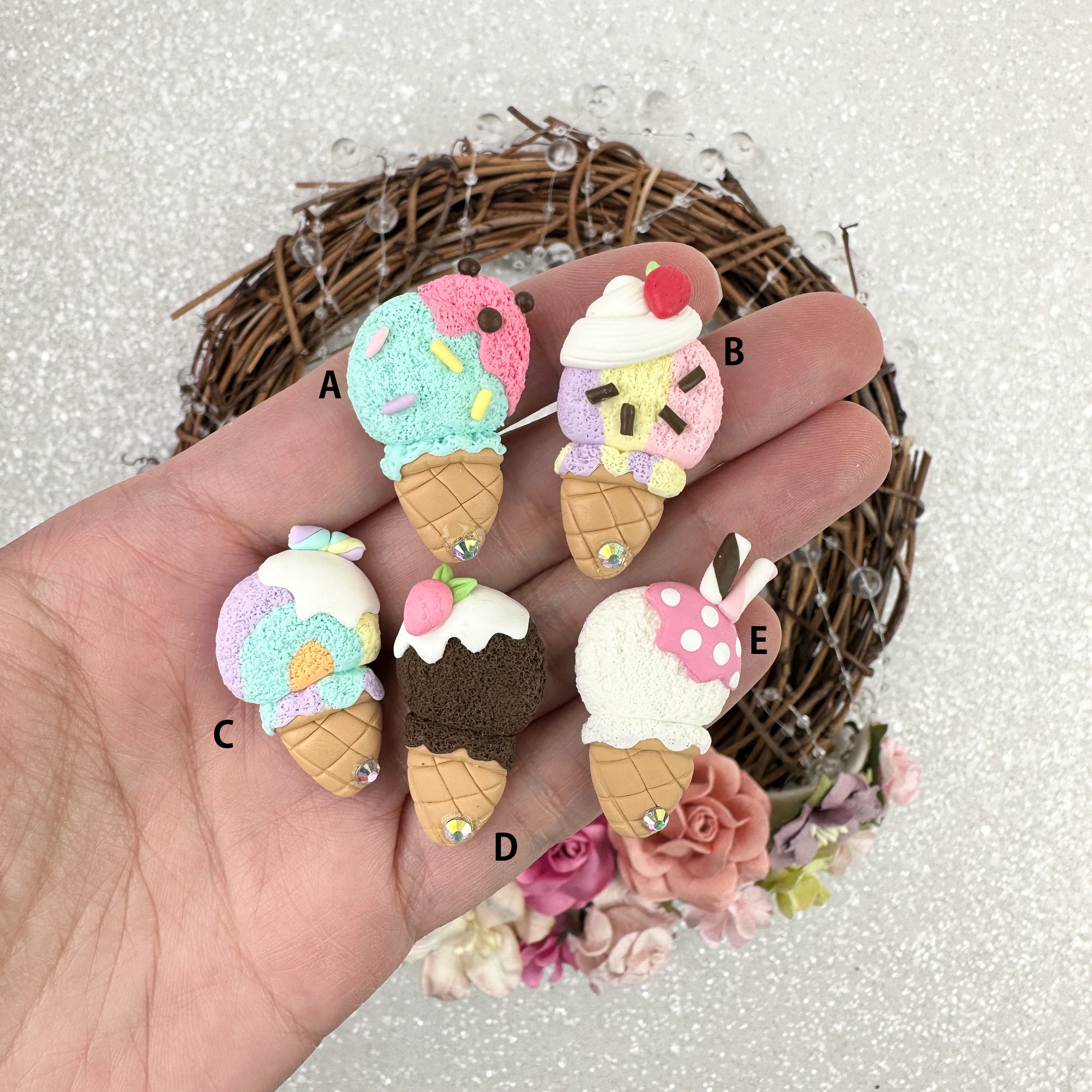 Summer ice cream - Embellishment Clay Bow Centre