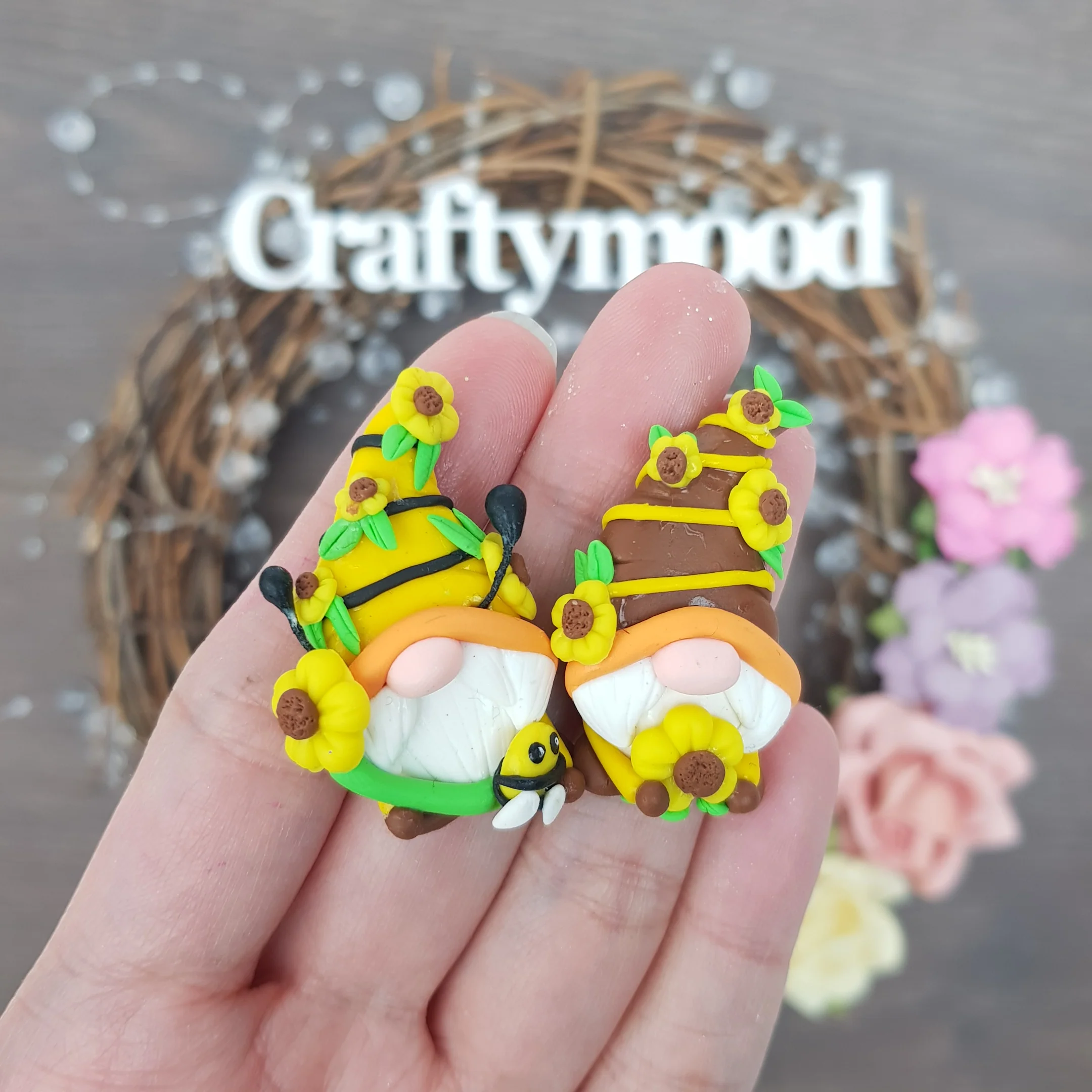 Sunflower, ladybug and bee gnome - Embellishment Clay Bow Centre - Image 2