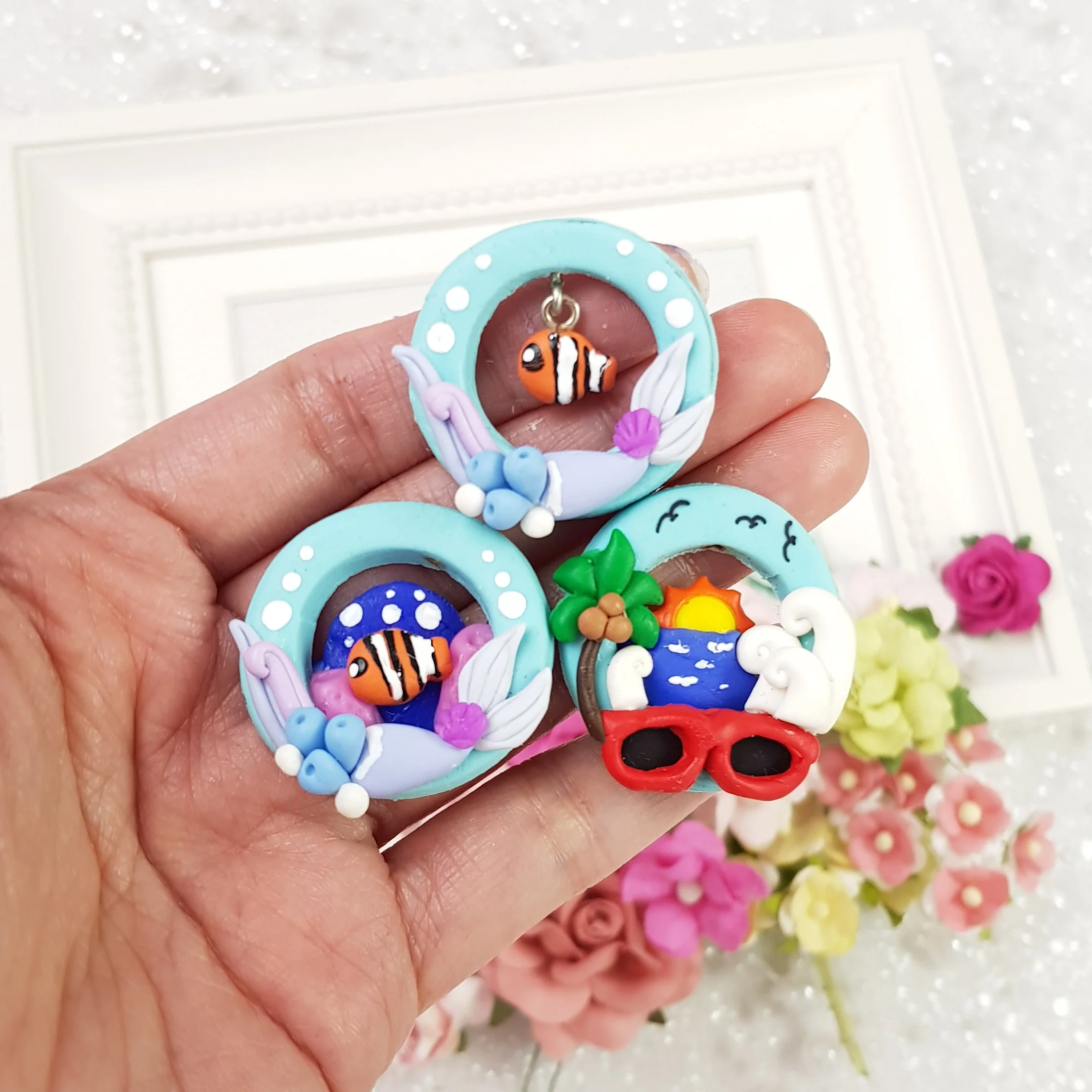 The clown fish - Handmade Flatback Clay Bow Centre