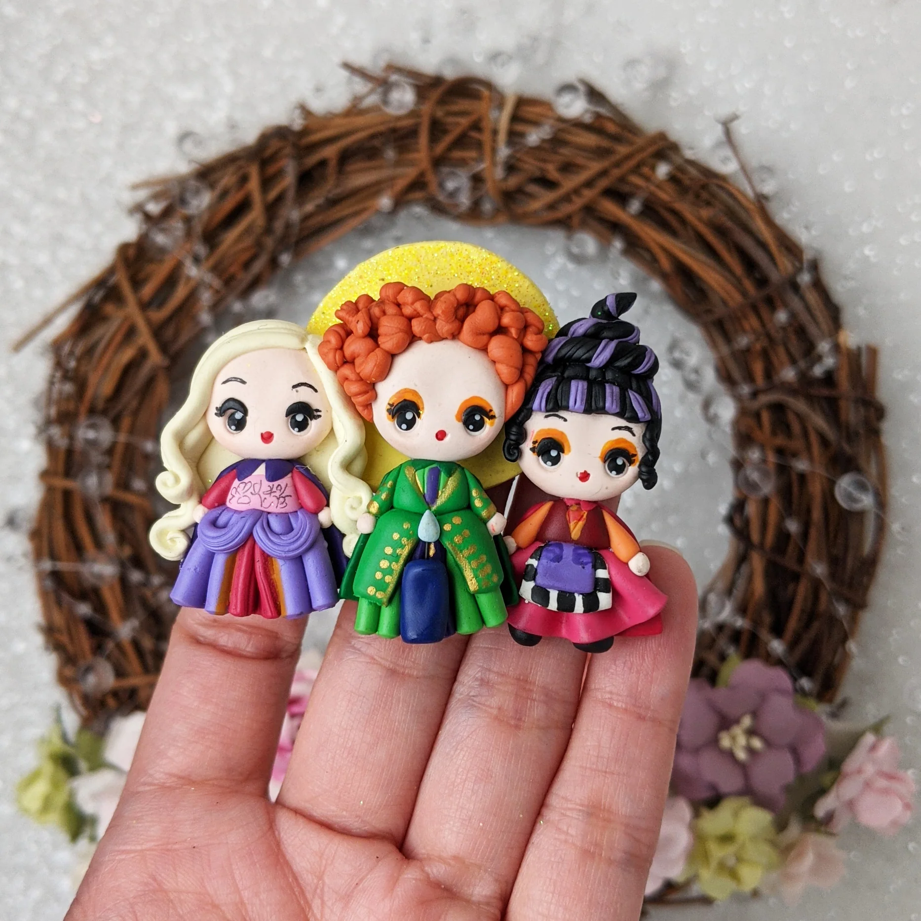 Trio witch pout cameo - Embellishment Clay Bow Centre