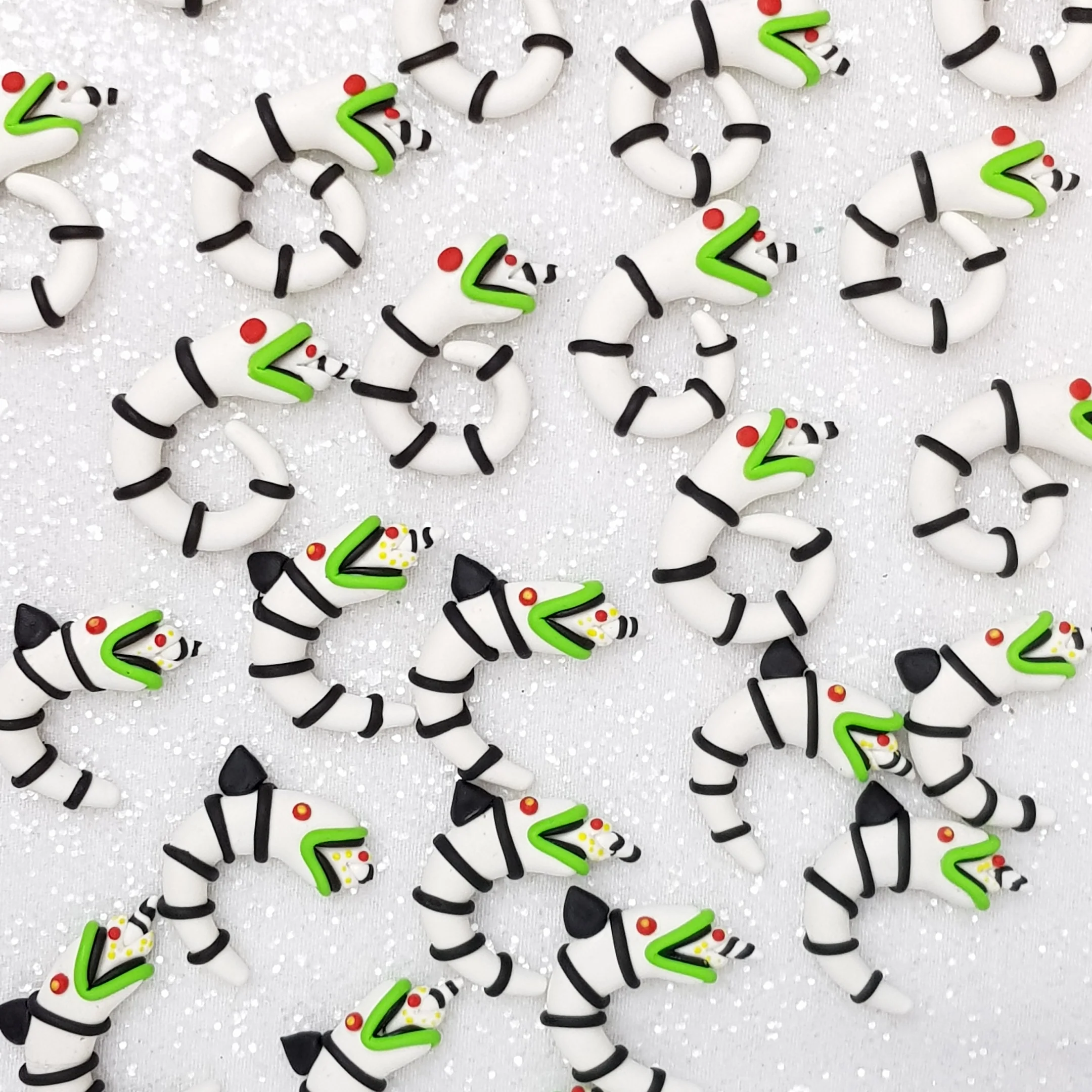 Worm Delight - Embellishment Clay Bow Centre